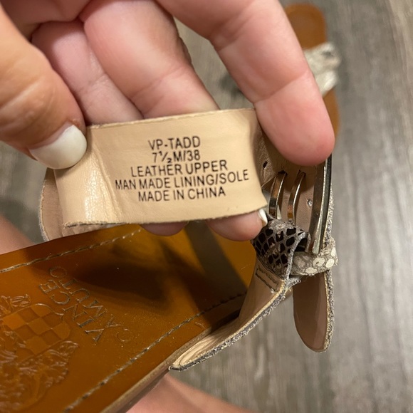 Vince camuto sandals snake print - Picture 2 of 2